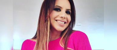 Mónica Cabrejos refleja su estilo con un estilizado enterizo con pedrería y transparencias Mónica Cabrejos refleja su estilo con un estilizado enterizo con pedrería y transparencias