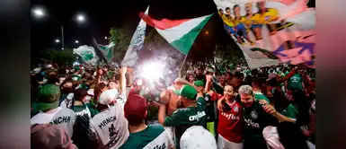 Hinchas del Palmeiras olvidan las medidas de restricción durante festejos Hinchas del Palmeiras olvidan las medidas de restricción durante festejos