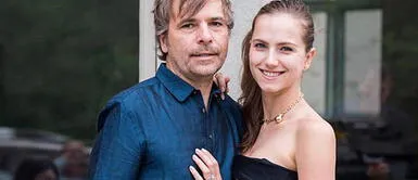 Pareja millonaria se hace pasar por población indígena para recibir vacuna anti COVID-19 Pareja millonaria se hace pasar por población indígena para recibir vacuna anti COVID-19