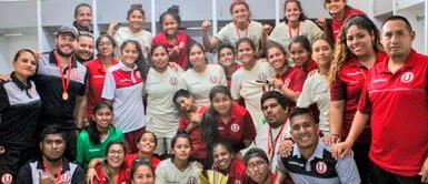 Jugadoras de la 'U' piden apoyo para entrenar a un mes de la Copa Libertadores Jugadoras de la 'U' piden apoyo para entrenar a un mes de la Copa Libertadores