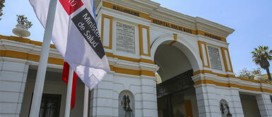 Joven con COVID-19 lleva tres días esperando por atención en el Hospital 2 de Mayo Joven con COVID-19 lleva tres días esperando por atención en el Hospital 2 de Mayo