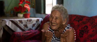 "Prefiero darle la vacuna a alguien más joven", dice mujer de 108 que se niega a inocularse "Prefiero darle la vacuna a alguien más joven", dice mujer de 108 que se niega a inocularse