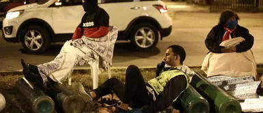 Callao: hermanos hacen cola desde hace 4 días para obtener oxígeno para su padre Callao: hermanos hacen cola desde hace 4 días para obtener oxígeno para su padre