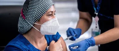 Coronavirus en Chile: Ofrecen vacunar gratis a extranjeros residentes o no residentes Coronavirus en Chile: Ofrecen vacunar gratis a extranjeros residentes o no residentes