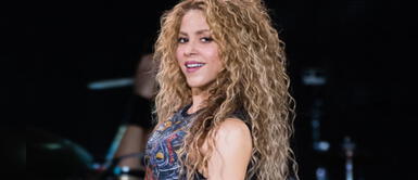 Shakira trae de vuelta la tendencia del rosa para conseguir un extremo cambio de look Shakira trae de vuelta la tendencia del rosa para conseguir un extremo cambio de look
