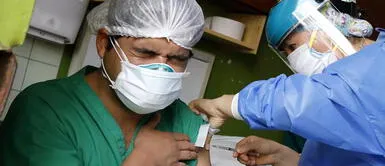 “También hay médicos antivacuna”, dice decano del CMP “También hay médicos antivacuna”, dice decano del CMP