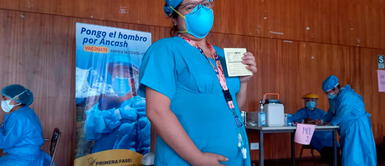 Nuevo Chimbote: Enfermera con seis meses de gestación se vacunó contra el coronavirus Nuevo Chimbote: Enfermera con seis meses de gestación se vacunó contra el coronavirus