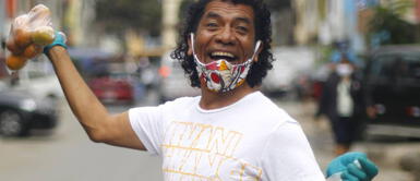 Cachay venció a la COVID-19 y regresó a las calles a vender chocolates Cachay venció a la COVID-19 y regresó a las calles a vender chocolates