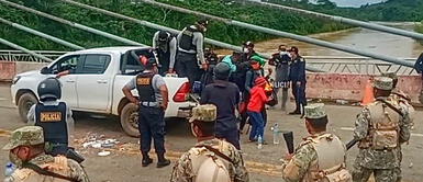 Militares y policías logran expulsar a extranjeros haitianos de Madre de Dios Militares y policías logran expulsar a extranjeros haitianos de Madre de Dios