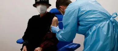 Estados Unidos: Mujeres se disfrazan de ancianas para lograr vacunarse contra la COVID-19 Estados Unidos: Mujeres se disfrazan de ancianas para lograr vacunarse contra la COVID-19