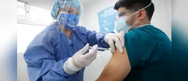 Huancayo: Trabajadores de salud presentan síntomas comunes tras ser vacunados Huancayo: Trabajadores de salud presentan síntomas comunes tras ser vacunados