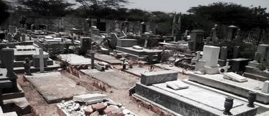 Argentina: Anciano queda atrapado en cementerio tras visitar tumba de difunta esposa Argentina: Anciano queda atrapado en cementerio tras visitar tumba de difunta esposa