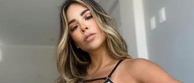 Gabriela Serpa le añade sabor al verano con una radiante falda de estampado tropical Gabriela Serpa le añade sabor al verano con una radiante falda de estampado tropical