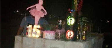 Costa Rica: padre celebra los 15 años de su hija asesinada en su tumba Costa Rica: padre celebra los 15 años de su hija asesinada en su tumba