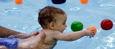 Actividades acuáticas en casa: consejos y beneficios para el desarrollo de los bebés Actividades acuáticas en casa: consejos y beneficios para el desarrollo de los bebés