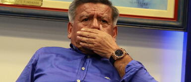 César Acuña se confunde y pide votar por símbolo que no es de su partido: “Marquen la ‘O’” César Acuña se confunde y pide votar por símbolo que no es de su partido: “Marquen la ‘O’”