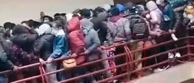 Bolivia: Siete alumnos mueren en aparatosa caída desde el cuarto piso de universidad Bolivia: Siete alumnos mueren en aparatosa caída desde el cuarto piso de universidad