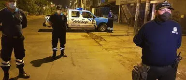 San Luis: sujetos humillan a serenos al ser intervenidos por beber en la vía pública San Luis: sujetos humillan a serenos al ser intervenidos por beber en la vía pública