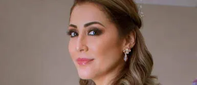 Karla Tarazona da cátedra de estilo con sofisticado outfit de estampado tropical Karla Tarazona da cátedra de estilo con sofisticado outfit de estampado tropical