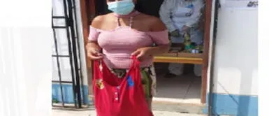 Madres fabrican bolsas de tela reciclada para recoger productos de Qali Warma Madres fabrican bolsas de tela reciclada para recoger productos de Qali Warma