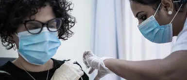 Emiratos Árabes comenzó a aplicar tercera dosis de la vacuna de Sinopharm Emiratos Árabes comenzó a aplicar tercera dosis de la vacuna Sinopharm