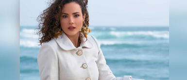 Connie Chaparro se luce con bikini multicolor Connie Chaparro brilla con un magnético bikini multicolor con fina pedrería