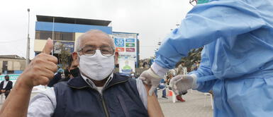Vacunación con Pfizer para adultos mayores en Perú Vacunación de adultos mayores: ¿cuándo y dónde llevarlo para que reciba la dosis contra la COVID-19?
