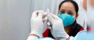 COVID-19 Perú: Estiman que en nueve años se vacunará a toda la población mayor de 18 años Perú demorará 9 años en vacunar a la población mayor de 18 años, advierte especialista