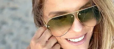 Alejandra Baigorria decidió recargar energía sumergiéndose en las frías aguas del Titicaca. Alejandra Baigorria se limpia la energía negativa tomando un frío baño en el lago Titicaca