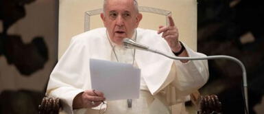 Vaticano aclara que no puede bendecir las uniones entre parejas homosexuales Vaticano: "No es lícito impartir una bendición a las uniones entre parejas homosexuales"