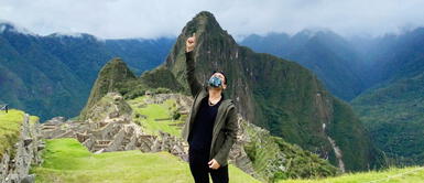 Deyvis Orosco quiere reactivar el turismo en Machu Picchu. Deyvis Orosco graba video en Machu Picchu con el fin de reactivar el turismo
