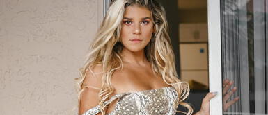 Macarena Vélez se luce con un encomiable estilismo de verano con un acabado que derrocha finura y sofisticación para el verano 2021. Macarena Vélez reúne la elegancia y sensualidad del satén en irresistible apuesta de verano