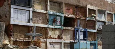 Brasil: Cadáveres son amontonados por falta de espacio en un cementerio Brasil: Cadáveres son amontonados al aire libre por falta de espacio en cementerio