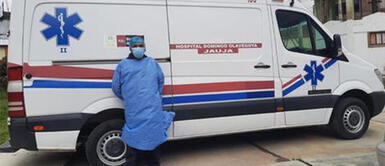 El galeno fue interceptado por unos sujetos, quienes le lanzaron pintura. No pudo llegar a su trabajo Paro de transportistas de carga: agreden a médico que iba camino a atender pacientes UCI