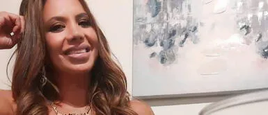 Mónica Cabrejos luce radiante con enterizo amarillo Mónica Cabrejos le pone color al verano con un radiante enterizo amarillo