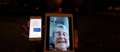 Hija de la afectada solicita que incluyan a su madre en los padrones de vacunación. Mujer de 94 años pide que la incluyan en lista de vacunación contra la COVID-19