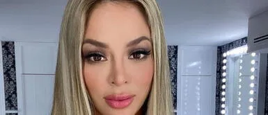 Sheyla Rojas da cátedra de estilo con elegante bikini navy blue Sheyla Rojas exhibe la elegancia del navy blue con un romántico bikini 'multitasking'