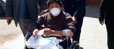 Médico es golpeado por familiares de paciente fallecido tras darle la noticia. Puno: Familiares de paciente fallecido por COVID-19 golpean a médico que les dio noticia, VIDEO