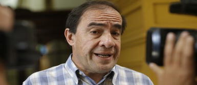 Yonhy Lescano ratifica consumo de cañazo para combatir la COVID-19 Yonhy Lescano vuelve a asegurar que el consumo del cañazo previene la COVID-19