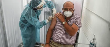 Personas vacunadas contra la COVID-19 no contagian ni se enferman, asegura microbióloga Personas vacunadas contra la COVID-19 no contagian ni se enferman, asegura microbióloga