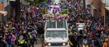 Venezolanos se aglomeraron para acompañar procesión religiosa durante semana santa Venezolanos se aglomeraron para acompañar procesión religiosa durante semana santa
