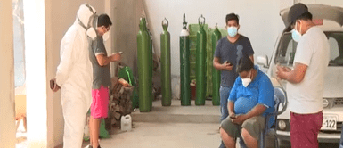 Hijos venden terrenos para conseguir oxígeno medicinal para sus padres contagiados de COVID-19 Hijos venden terrenos para comprar oxígeno y salvar a sus padres: "Todo se fue en un día"