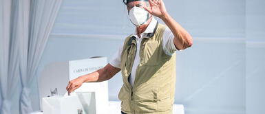 El presidente de la República, Francisco Sagasti, emitió su voto en el colegio Virgen del Carmen en el distrito de La Molina. ELECCIONES 2021: Presidente Sagasti invocó a los miembros de mesa a cumplir con su deber