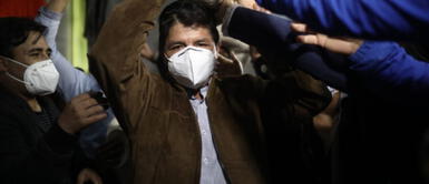 Pedro Castillo logró subir en las encuestas y posicionarse en la primera posición de las preferencias, según el resultado a boca de urna. Foto: Aldaír Mejía BBC sobre Perú: "El izquierdista Pedro Castillo toma ventaja en una carrera muy apretada"