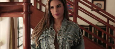 Estefany Valenzuela eligió un imponente outfit total black que puso en evidencia la tendencia de las transparencias. Tefi Valenzuela revive la moda de las transparencias en outfit total black