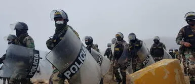 PNP llega al Morro Solar. Foto: Gianella Aguirre/ URPI-GLR Chorrillos: Más de mil policías se congregan para desalojar a invasores de Morro Solar