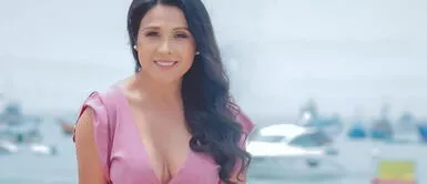 Tula Rodríguez recupera la pasión por los lunares con vibrante outfit azul marino Tula Rodríguez recupera la pasión por los lunares con vibrante outfit azul marino