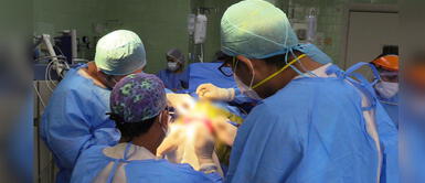 Médicos operan con éxito 30 horas para salvar vida de adolescente de 12 años Médicos operan más de 30 horas para salvar a menor de 12 años