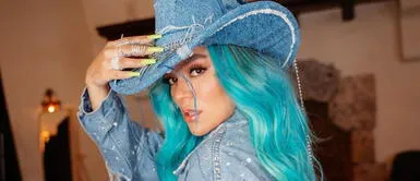 Karol G se apodera de los Latin American Music Awards con vestido blanco de seda Karol G se apodera de los Latin American Music Awards con vestido blanco de seda