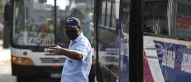 Lima y Callao pasaron al nivel de riesgo extremo por aumento de casos y muertes por COVID-19 Conoce los nuevos horarios de los servicios de transporte público en Lima y Callao
